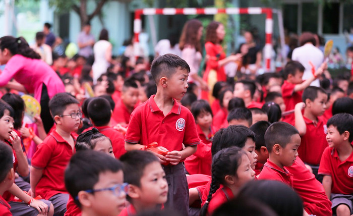 Hình ảnh đáng yêu của cô cậu học trò trong ngày khai giảng Hình ảnh đáng yêu của cô cậu học trò trong ngày khai giảng