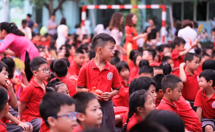 Hình ảnh đáng yêu của cô cậu học trò trong ngày khai giảng