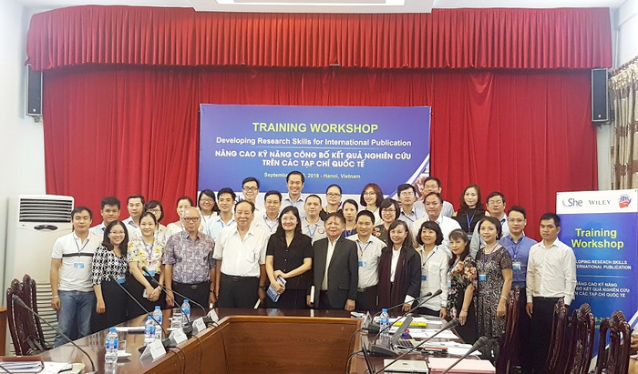 Ngày 28/9, Trung tâm Nghiên cứu giáo dục đại học thuộc Hiệp hội Các trường đại học, cao đẳng Việt Nam phối hợp với Học viện Ngoại giao và Tổ chức Wiley tổ chức Hội thảo tập huấn về Nâng cao kỹ năng công bố kết quả nghiên cứu trên các tạp chí quốc tế. (Ảnh: Thùy Linh) Ngày 28/9, Trung tâm Nghiên cứu giáo dục đại học thuộc Hiệp hội Các trường đại học, cao đẳng Việt Nam phối hợp với Học viện Ngoại giao và Tổ chức Wiley tổ chức Hội thảo tập huấn về Nâng cao kỹ năng công bố kết quả nghiên cứu trên các tạp chí quốc tế. (Ảnh: Thùy Linh)