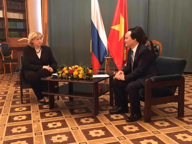 Bộ trưởng Bộ Giáo dục và Đào tạo - Phùng Xuân Nhạ làm việc với Bộ trưởng Bộ Giáo dục Liên bang Nga Olga Vasilieva