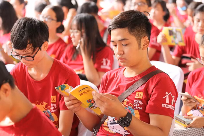 Thời điểm hiện tại, các em tân sinh viên hầu hết đã nhập học vào các trường đại học, cao đẳng mà mình đã đăng kí trúng tuyển.