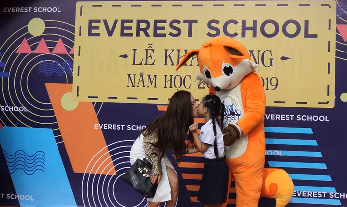 Văn nghệ chào mừng lễ khai giảng.