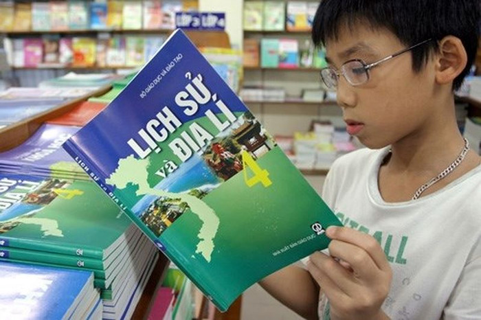 Chuyện buồn về viết vào sách giáo khoa ảnh 2 Chuyện buồn về viết vào sách giáo khoa ảnh 2
