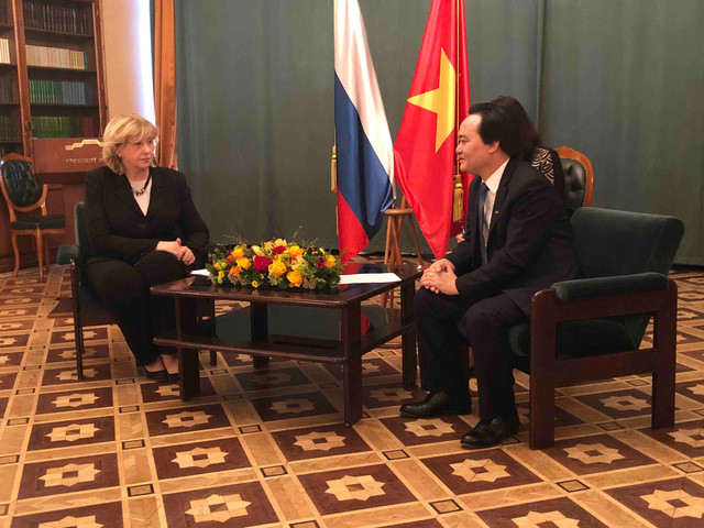 Bộ trưởng Bộ Giáo dục và Đào tạo - Phùng Xuân Nhạ làm việc với Bộ trưởng Bộ Giáo dục Liên bang Nga Olga Vasilieva Bộ trưởng Bộ Giáo dục và Đào tạo - Phùng Xuân Nhạ làm việc với Bộ trưởng Bộ Giáo dục Liên bang Nga Olga Vasilieva