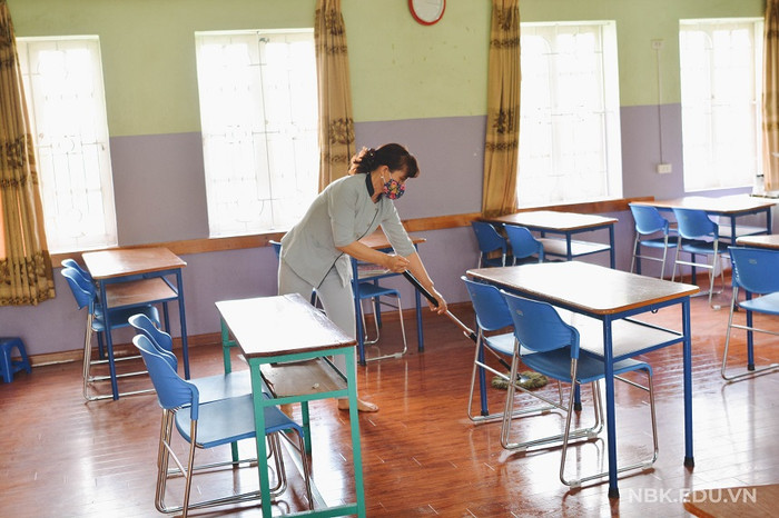 Công tác dọn vệ sinh được các nhà trường đề cao (ảnh nguồn Trường Nguyễn Bỉnh Khiêm). Công tác dọn vệ sinh được các nhà trường đề cao (ảnh nguồn Trường Nguyễn Bỉnh Khiêm).