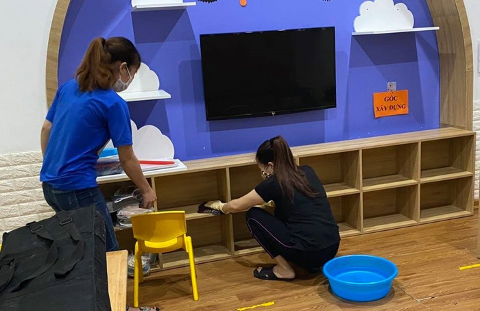 Với các cô giáo mầm non, sự sạch sẽ phải đến từng chi tiết (ảnh do bạn đọc cung cấp). Với các cô giáo mầm non, sự sạch sẽ phải đến từng chi tiết (ảnh do bạn đọc cung cấp).