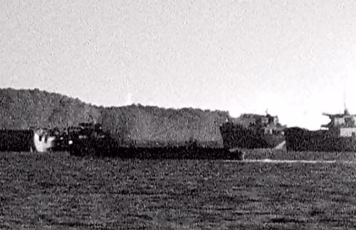 1 giờ 34 phút một chiếc pon tông đầy, 1 giờ 52 phút 9 giây di chuyển qua bên kia sông