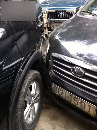 Xe sang Audi lao thẳng vào bãi xe trường học, đâm dồn toa 5 xế hộp ảnh 6