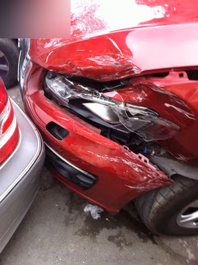 Xe sang Audi lao thẳng vào bãi xe trường học, đâm dồn toa 5 xế hộp ảnh 5