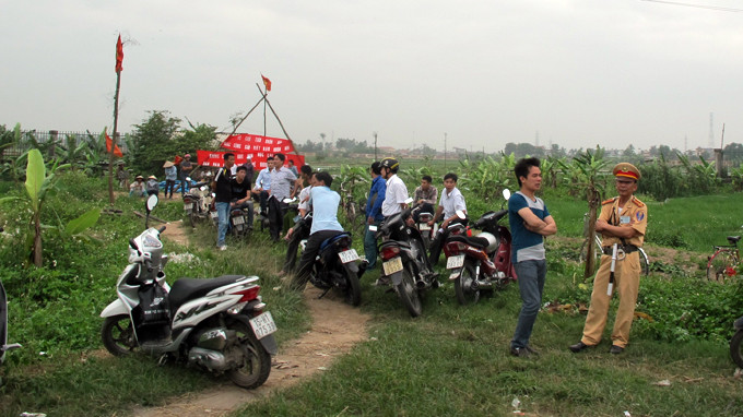 Hiện trường nơi xảy ra vụ "côn đồ" hành hung người dân - Ảnh: Thân Hoàng Hiện trường nơi xảy ra vụ "côn đồ" hành hung người dân - Ảnh: Thân Hoàng