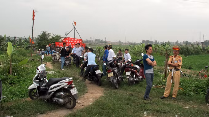 Hiện trường nơi xảy ra vụ "côn đồ" hành hung người dân - Ảnh: Thân Hoàng