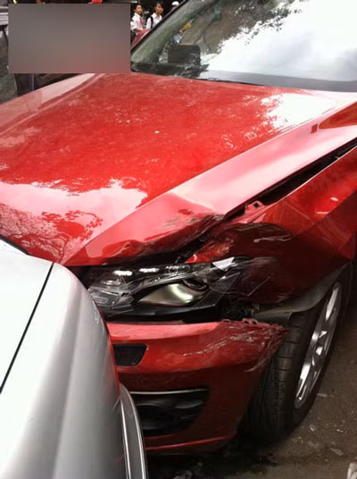 Xe sang Audi lao thẳng vào bãi xe trường học, đâm dồn toa 5 xế hộp ảnh 4