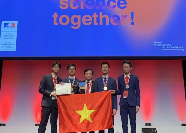 Hình ảnh đội tuyển quốc gia Việt Nam tham dự Olympic Hóa học quốc tế năm 2019 (Ảnh nguồn Bộ Giáo dục và Đào tạo) Hình ảnh đội tuyển quốc gia Việt Nam tham dự Olympic Hóa học quốc tế năm 2019 (Ảnh nguồn Bộ Giáo dục và Đào tạo)
