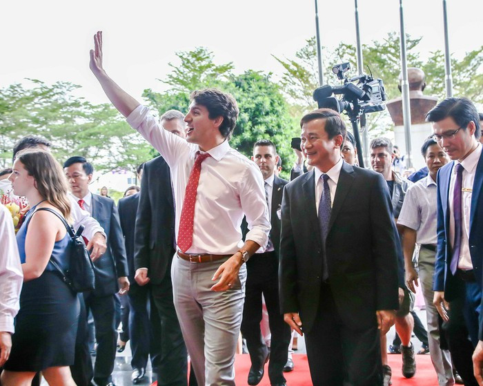 Ngày 09/11/2017 nhân chuyến tham dự APEC 2017 tại Đà Nẵng, Thủ tướng Cộng hòa Canada, Justin Trudeau đã đến thăm và nói chuyện cùng giảng viên, sinh viên Trường Đại học Tôn Đức Thắng Ngày 09/11/2017 nhân chuyến tham dự APEC 2017 tại Đà Nẵng, Thủ tướng Cộng hòa Canada, Justin Trudeau đã đến thăm và nói chuyện cùng giảng viên, sinh viên Trường Đại học Tôn Đức Thắng
