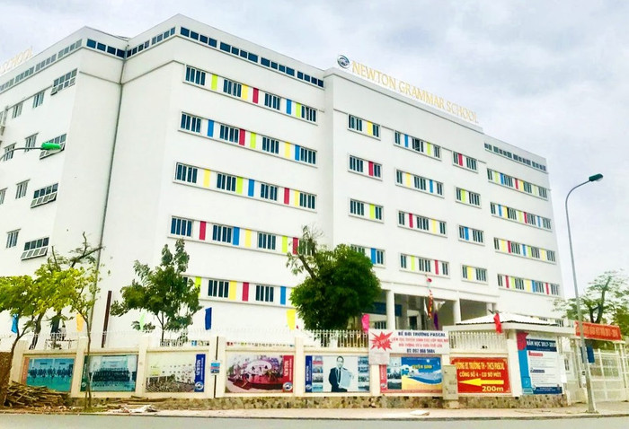 Sau ngày 31/5, nếu phụ huynh không đóng phí giữ chỗ cho con thì nhà trường hiểu rằng cha mẹ không tiếp tục cho con tham gia học tại trường trong năm học 2020-2021 (Ảnh website nhà trường) Sau ngày 31/5, nếu phụ huynh không đóng phí giữ chỗ cho con thì nhà trường hiểu rằng cha mẹ không tiếp tục cho con tham gia học tại trường trong năm học 2020-2021 (Ảnh website nhà trường)