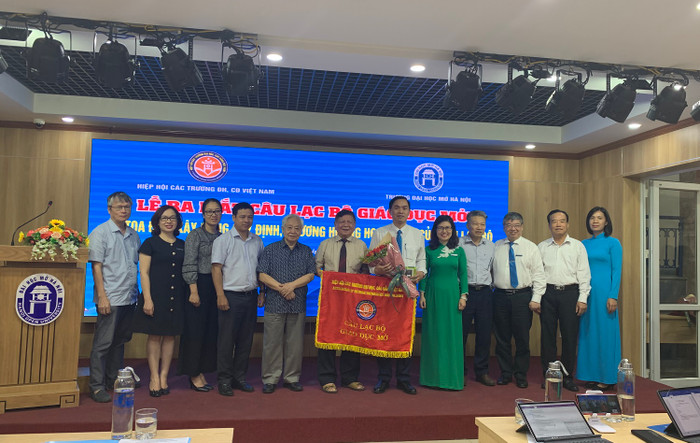 Ra mắt câu lạc bộ giáo dục mở trực thuộc Hiệp hội (Ảnh: Thùy Linh) Ra mắt câu lạc bộ giáo dục mở trực thuộc Hiệp hội (Ảnh: Thùy Linh)
