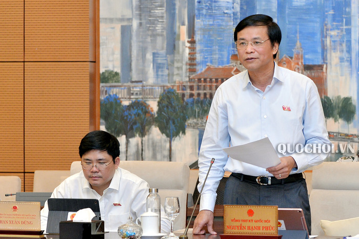 Nhìn nhận những khó khăn trong việc Bộ Giáo dục tổ chức biên soạn sách, Chủ nhiệm Văn phòng Quốc hội - Nguyễn Hạnh Phúc đánh giá khó khăn này là khách quan.(Ảnh: quochoi.vn) Nhìn nhận những khó khăn trong việc Bộ Giáo dục tổ chức biên soạn sách, Chủ nhiệm Văn phòng Quốc hội - Nguyễn Hạnh Phúc đánh giá khó khăn này là khách quan.(Ảnh: quochoi.vn)