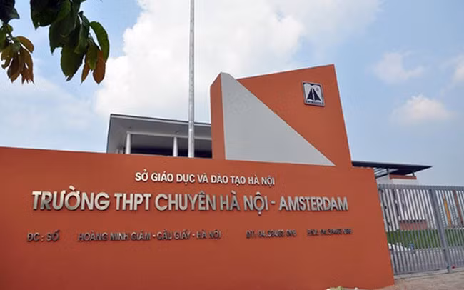 Năm học 2020-2021, Trường Trung học phổ thông chuyên Hà Nội – Amsterdam tuyển sinh vào lớp 6 theo phương thức kết hợp xét tuyển và kiểm tra, đánh giá năng lực. (Ảnh website nhà trường)