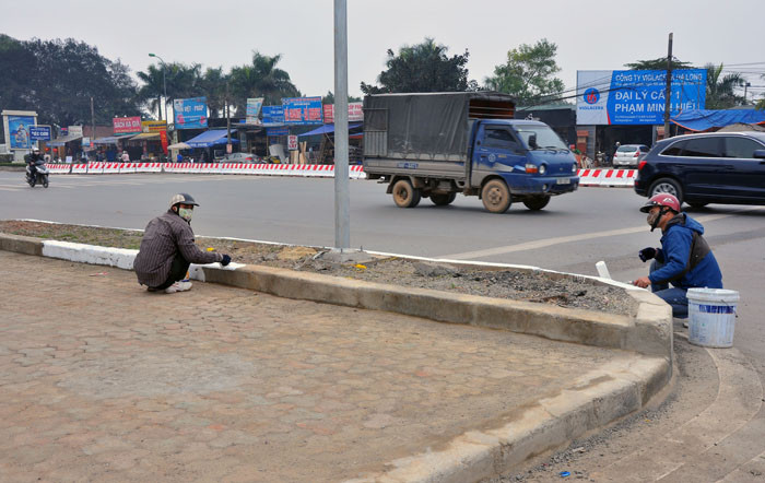Việc sơn sửa lại các công trình giao thông làm cho đường phố đẹp hơn và phần nào giảm được tai nạn giao thông do hiệu ứng của màu sơn.