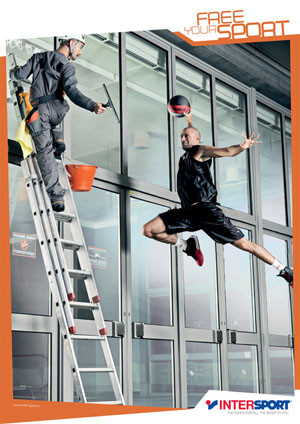 Bật thật cao, úp rổ thật mạnh nhờ đồ thể thao của InterSport. Bật thật cao, úp rổ thật mạnh nhờ đồ thể thao của InterSport.