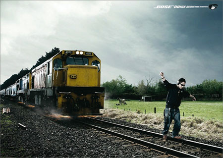 Khả năng chống tiếng ồn tuyệt vời của tai nghe Bose. Khả năng chống tiếng ồn tuyệt vời của tai nghe Bose.