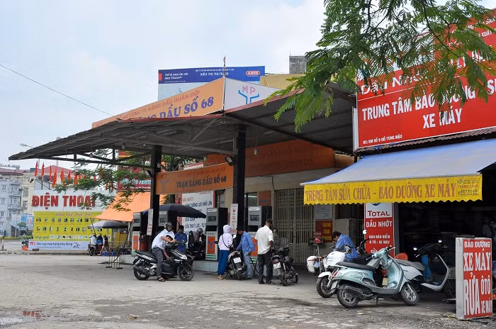 Cây xăng trên đường Lê Đức Thọ, Cầu Giấy cũng không đảm bảo an toàn.