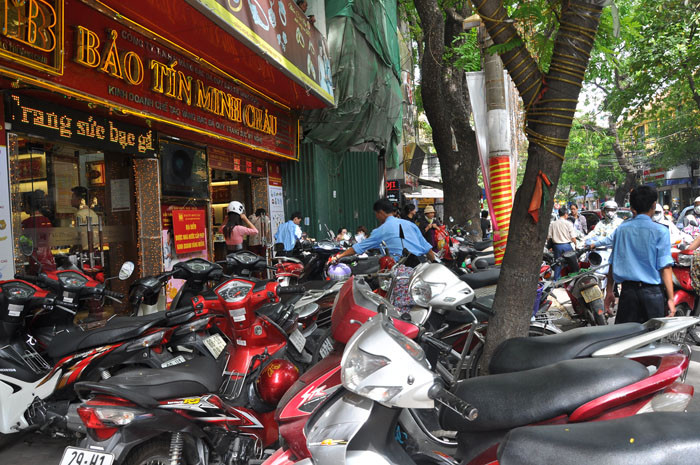 Các cửa hàng của Công ty vàng bạc Bảo Tín Minh Châu luôn được nhiều khách hàng chọn là nơi để mua bán vàng.