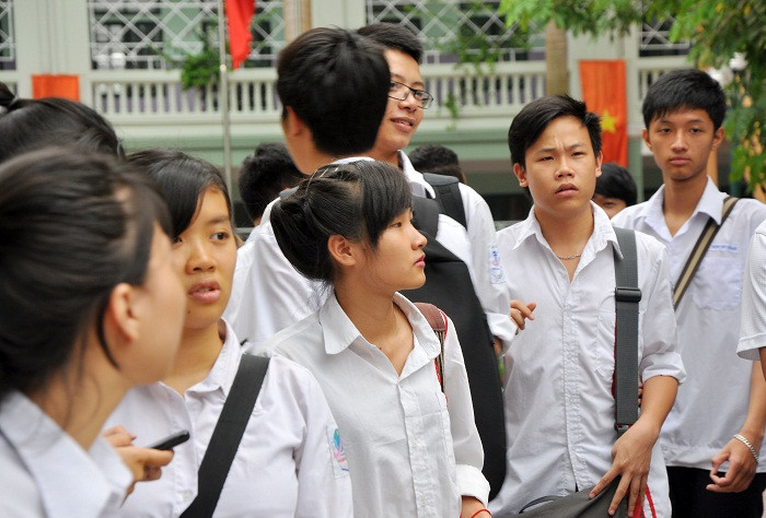 Nhiều cảm xúc trái chiều nhau của thí sinh khi kết thúc môn thi ngữ văn