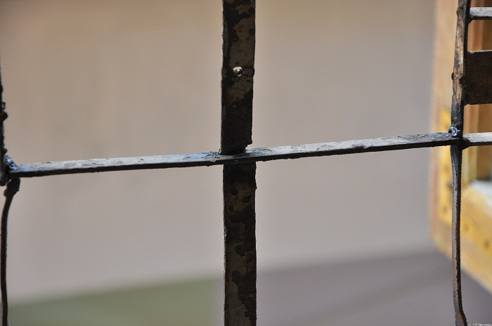 Các xong sắt cũng được hàn gắn cẩn thận trước ngày thi vào lớp 10 để đảm bảo an toàn cho kỳ thi.