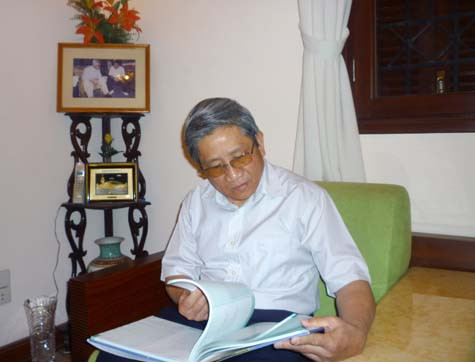 GS. Nguyễn Minh Thuyết (Ảnh Thu Hòe) GS. Nguyễn Minh Thuyết (Ảnh Thu Hòe)