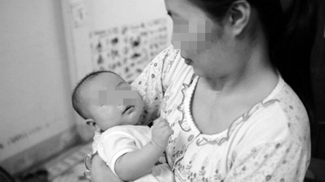 "Nếu phẫu thuật được, tôi sẵn sàng hiến mắt cho con"