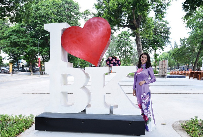 Phó giáo sư trẻ nhất của trường Đại học Bách khoa Hà Nội năm 2016 - Vũ Thu Trang (Ảnh: Kim Chi) Phó giáo sư trẻ nhất của trường Đại học Bách khoa Hà Nội năm 2016 - Vũ Thu Trang (Ảnh: Kim Chi)