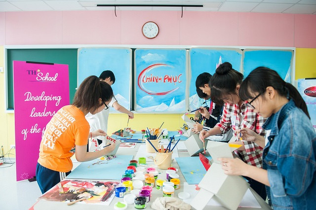 Học sinh cùng tranh tài về khả năng hội họa Học sinh cùng tranh tài về khả năng hội họa