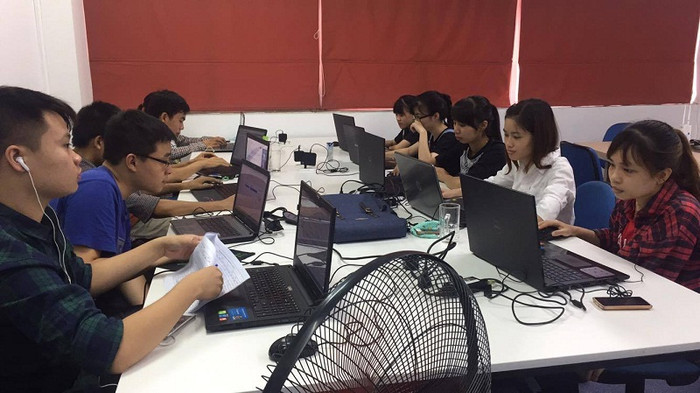 Sinh viên Khoa Toán - Cơ - Tin học thực tập tại Công ty CP Phát triển Nguồn mở và Dịch vụ FDS