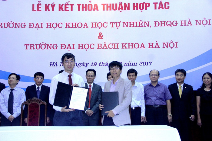 Khoa Toán – Cơ - Tin học của Đại học Khoa học tự nhiên và Viện Công nghệ thông tin và Truyền thông của trường Đại học Bách khoa Hà Nội ký kết thỏa thuận hợp tác trong đào tạo, nghiên cứu vào tháng 8/2017.