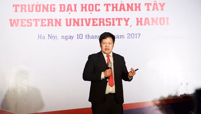 Theo tân Hiệu trưởng Đại học Thành Tây, ở nước ngoài, thủ khoa tốt nghiệp một trường đại học sẽ được chào đón và rước về ngay từ khi biết sinh viên đó có khả năng trở thành thủ khoa. (Ảnh: website trường Đại học Thành Tây )