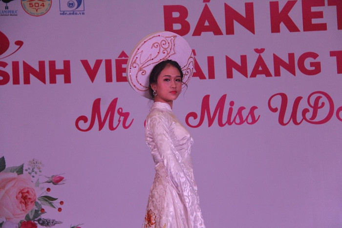 Không chỉ học giỏi, sinh viên Đại học Đà Nẵng còn rất xinh đẹp, tự tin.