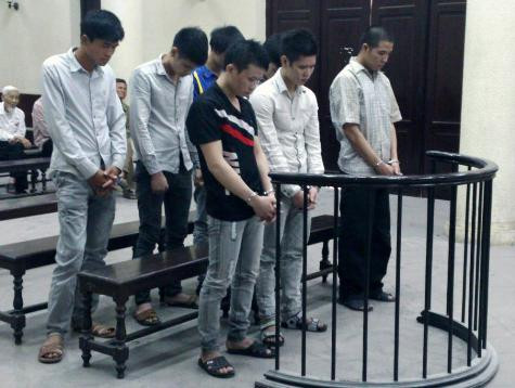 Các bị cáo trước vành móng ngựa Các bị cáo trước vành móng ngựa