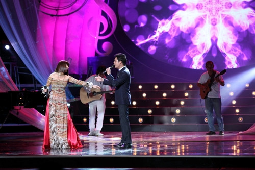 Ý Lan song ca "Cho lần cuối" cùng Quang Dũng. Ý Lan song ca "Cho lần cuối" cùng Quang Dũng.