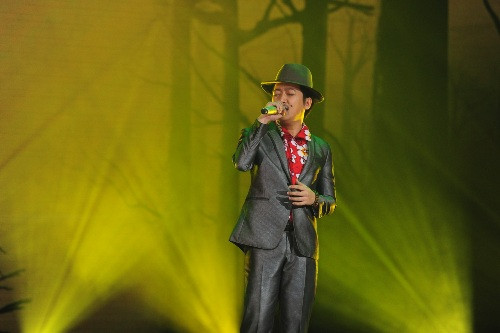 Trường Giang "lột xác" với phong cách lịch lãm. Trường Giang "lột xác" với phong cách lịch lãm.