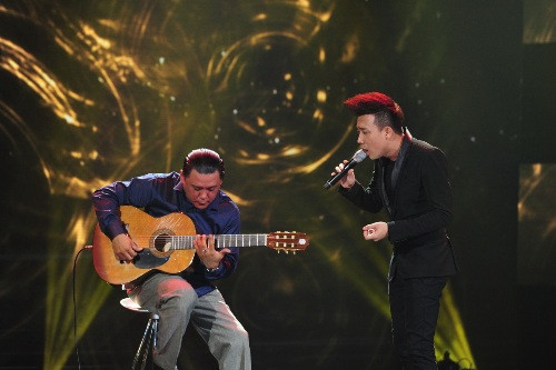 Trấn Thành xuất hiện trong vai trò khách mời qua liên khúc Mưa hồng - Vết mưa. Trấn Thành xuất hiện trong vai trò khách mời qua liên khúc Mưa hồng - Vết mưa.