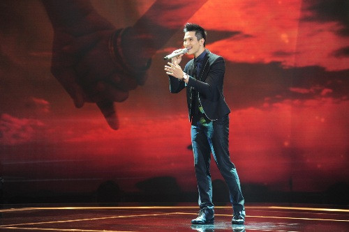 Minh Anh trình diễn "Bức thư tình đầu tiên". Minh Anh trình diễn "Bức thư tình đầu tiên".