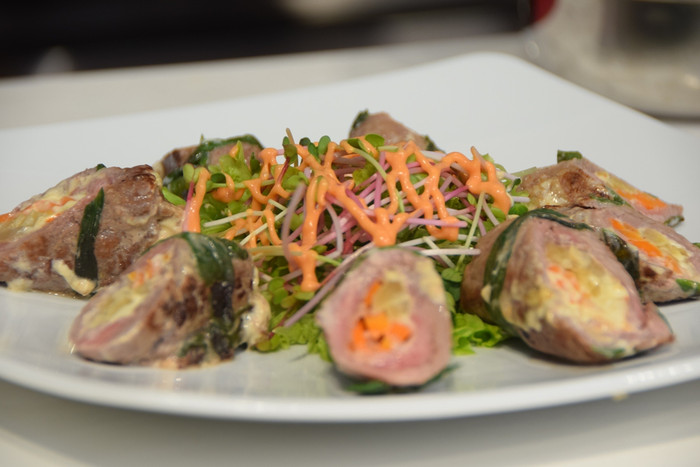 Thành quả sau hơn 1 giờ vào bếp - ảnh Hoàng Lực Thành quả sau hơn 1 giờ vào bếp - ảnh Hoàng Lực