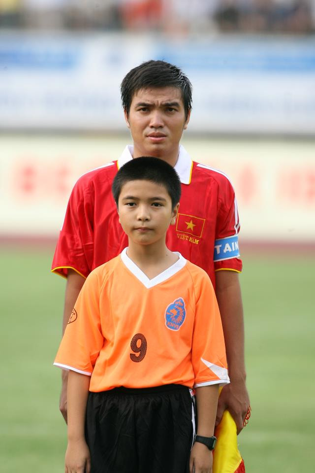 Tiền đạo Nguyễn Văn Khải - 26 tuổi, cựu tuyển thủ quốc gia. Mới chỉ 26 tuổi như Văn Khải đã tính đường giải nghệ do không thể tìm được bến đỗ mới sau khi đội bóng Navibank Sài Gòn giải thể.