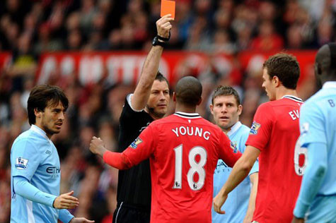 Bước ngoặt của trận đấu từ chiếc thẻ đỏ của Evans Bước ngoặt của trận đấu từ chiếc thẻ đỏ của Evans