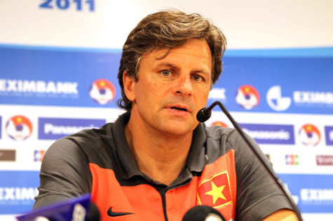 HLV Falko Goetz tiếp tục chốt danh sách sự SEA Games 26. Ảnh: Quang Minh HLV Falko Goetz tiếp tục chốt danh sách sự SEA Games 26. Ảnh: Quang Minh
