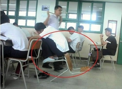 Và trên lớp tôi luôn học với một thái độ rất nghiêm túc. Và trên lớp tôi luôn học với một thái độ rất nghiêm túc.