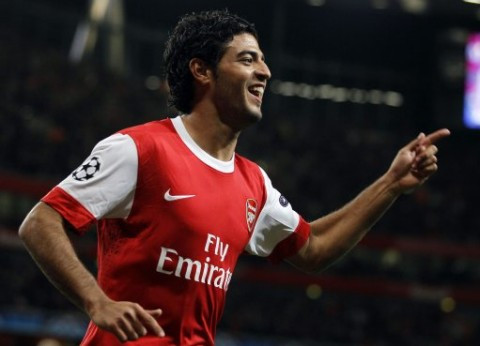 Tuyển thủ người Mexico, Carlos Vela là một cầu thủ rất tài năng. Nhưng anh lại không thể hiện được nhiều ở Emirates, nên việc tìm bến đỗ mới vào lúc này là điều cần thiết với Vela cũng như CLB. Tuyển thủ người Mexico, Carlos Vela là một cầu thủ rất tài năng. Nhưng anh lại không thể hiện được nhiều ở Emirates, nên việc tìm bến đỗ mới vào lúc này là điều cần thiết với Vela cũng như CLB.