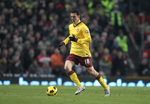 Hậu vệ Sebastien Squillaci chuyển đến Arsenal từ Sevilla đã không đáp ứng được yêu cầu về chuyên môn sau hơn một mùa bóng chơi cho Arsenal. Hiện tại, với sự chắc chắn và ổn định của Per Mertesacker, cơ hội ở hàng thủ của Squillaci là không nhiều. Do đó trung vệ này sẽ phải tìm bến đỗ mới ngay khi thị trường hè 2012 mở cửa. Hậu vệ Sebastien Squillaci chuyển đến Arsenal từ Sevilla đã không đáp ứng được yêu cầu về chuyên môn sau hơn một mùa bóng chơi cho Arsenal. Hiện tại, với sự chắc chắn và ổn định của Per Mertesacker, cơ hội ở hàng thủ của Squillaci là không nhiều. Do đó trung vệ này sẽ phải tìm bến đỗ mới ngay khi thị trường hè 2012 mở cửa.