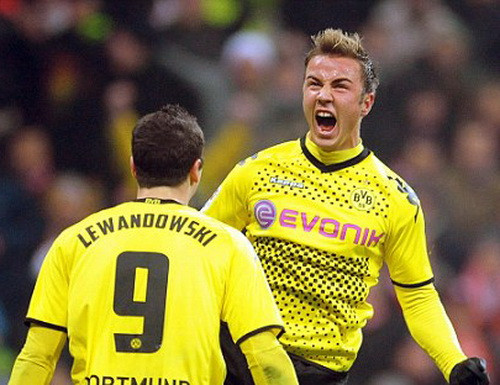 Người đầu tiên phải kể tới là tài năng người Đức, Mario Gotze (Dortmund). Là một trong những tài năng trẻ sáng giá nhất của bóng đá thế giới hiện nay, nên không ngạc nhiên khi có rất nhiều CLB hàng đầu trong đó có Arsenal theo đuổi ráo riết từ khá lâu. Người đầu tiên phải kể tới là tài năng người Đức, Mario Gotze (Dortmund). Là một trong những tài năng trẻ sáng giá nhất của bóng đá thế giới hiện nay, nên không ngạc nhiên khi có rất nhiều CLB hàng đầu trong đó có Arsenal theo đuổi ráo riết từ khá lâu.